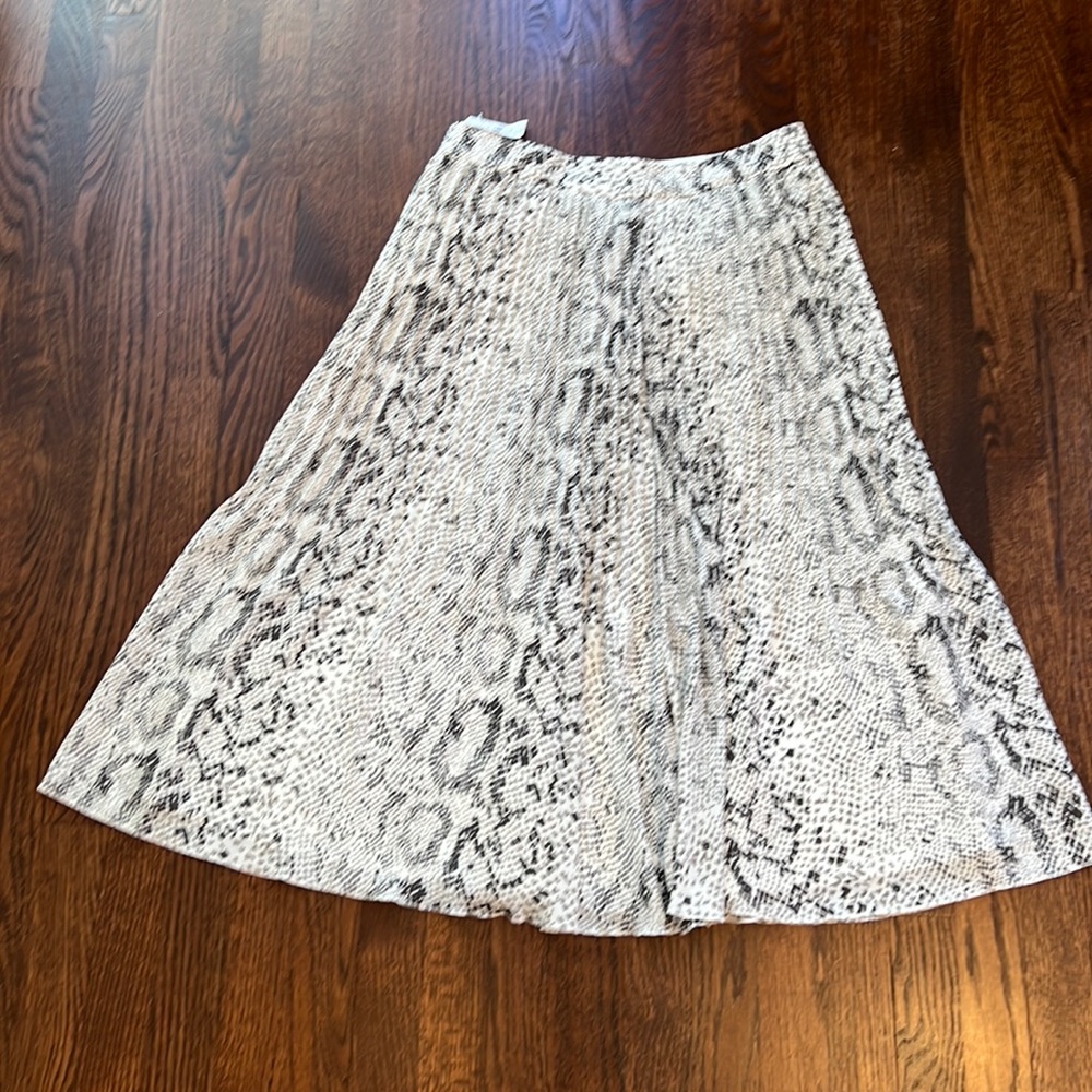 J.Crew pleated skirt size 8 (NWT)